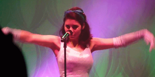 risingperry:  Marina perfectly twirling around while performing Primadonna at Stage