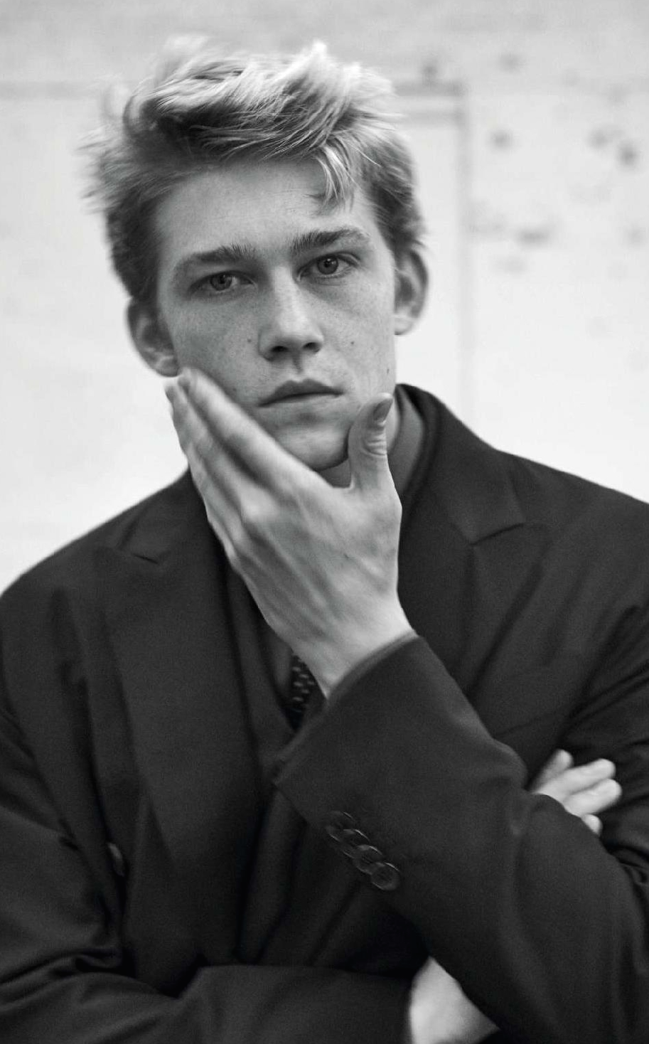 debriefedblog:  mynewplaidpants2:FOR MORE JOE ALWYN CLICK RIGHT HERE Screen Hotties: