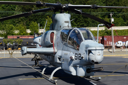 rocketumbl:  AH-1Z