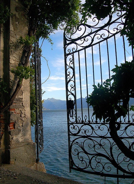 bonitavista:  Lake Como, Italy photo via vegan 