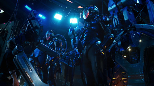 thegirlwiththemooglehat:#this looks like a behind the scenes interview of how jaegers work in the pa