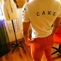 cantgetenufofit:  hold up i want this shirt too and i wanna taste his cake 