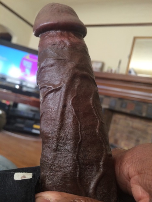 vfatldms:  black-cocks-fuck-pig:  a user submission, oh for fuck sake this thing is huge  Está hermosa verga se parece a la de ferñ… Larga, gruesa, venosa y cabezona…. Mmmmm y la tuve metida toda en el culo y en en la boca hasta la garganta…