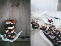 sweetoothgirl:RASPBERRY CHEESECAKE BROWNIE  