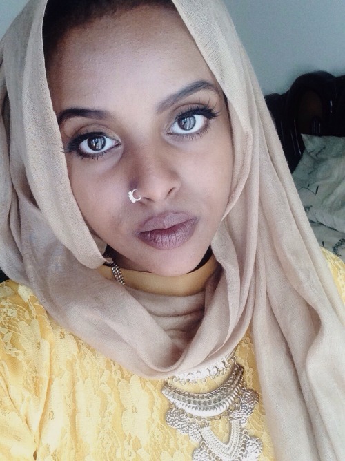 mygayisshowing:  tonights:  happy eid!! ✨   are you a princess 