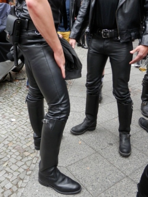 leatherlawman: Booted up and knows where he wants to be