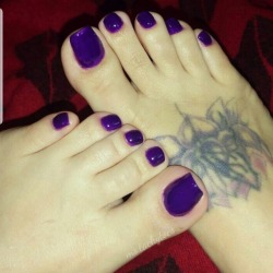 crazysexytoes:  Pretty purple piggies 