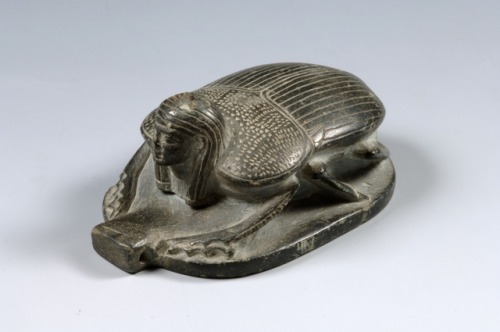 egypt-museum:Human-headed Heart ScarabThe so-called “heart scarabs” had to protect the heart of the 