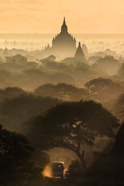 wnderlst:   Bagan, Myanmar ↝ monthon wachirasettakul    