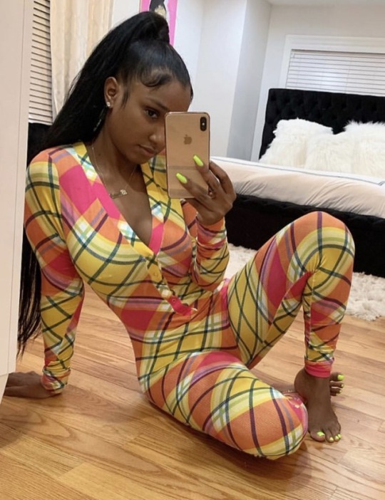 inlovewithprettytoes:  Bernice So Flawless And She Know 🥰🥰😘👣