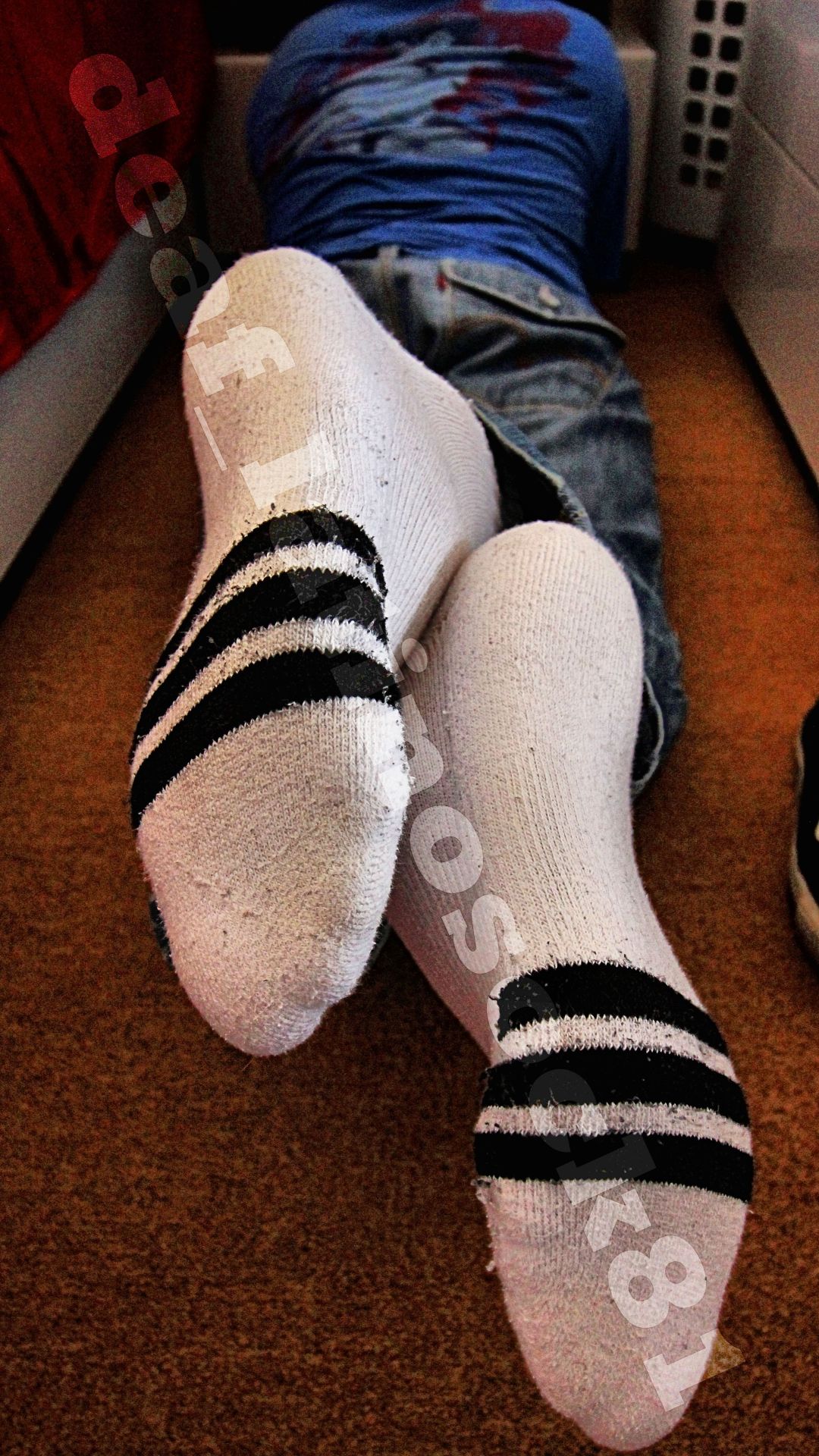 cracker77:  Mmmm! I want to put shove those feet in my face!