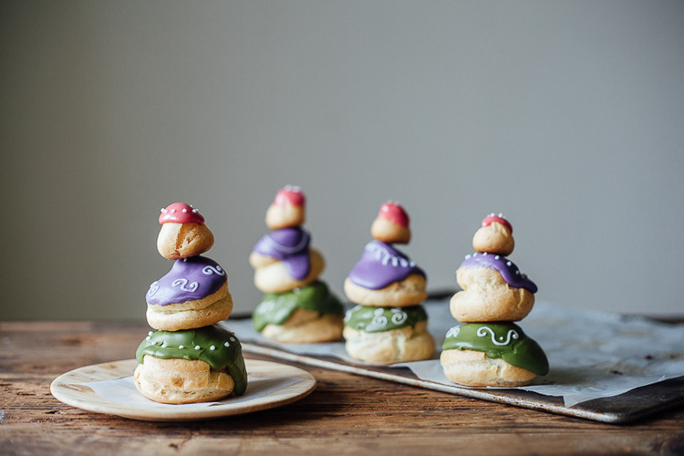 sweetoothgirl:    COURTESAN AU CHOCOLAT WITH MATCHA, UBE, AND RASPBERRY GLAZES  