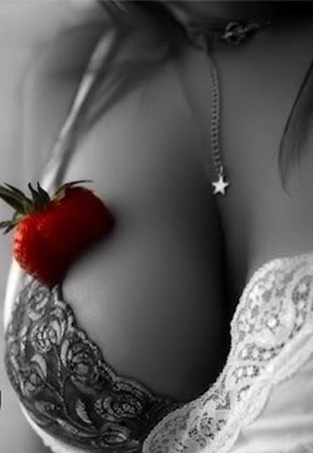 missywolf:  headfullofsmut:  A home for my hand and lips  #Tongueday 😘💋 