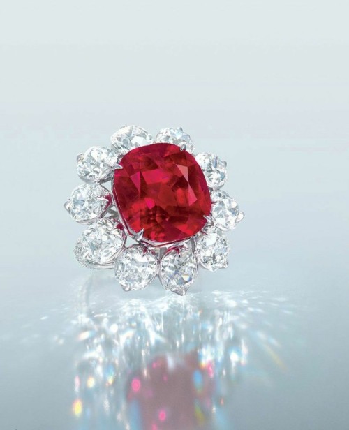 gemville: “The Crimson Flame” an exceptionally rare Burmese ruby, sold for HK$142 millio