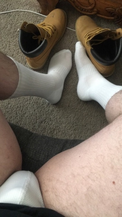 Someone asked for a sock pic. How could I say no in good conscience, knowing that I was wearing sock