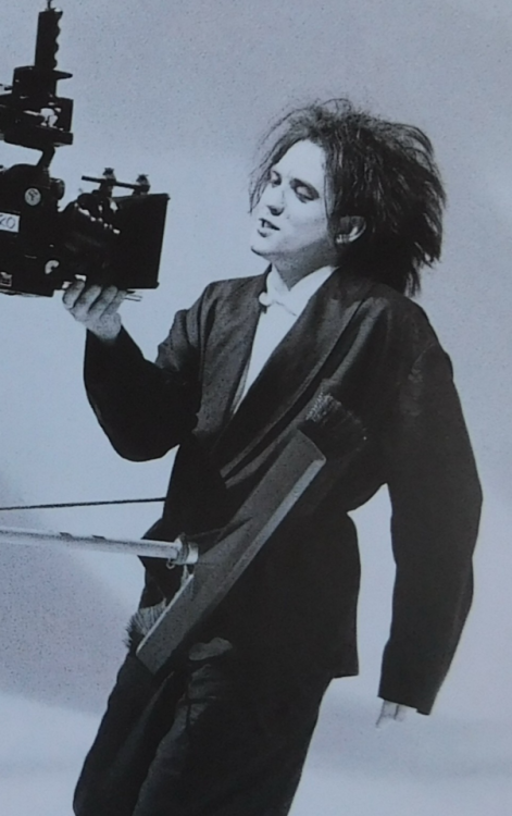 thxcurez:Robert Smith - 1985 (In Between Days)