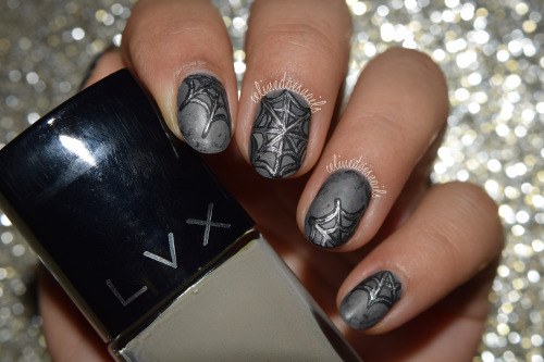 SPIDERWEBS! So spooky, so scary, so Halloween! inspired by the lovely @leximartone. I started with a