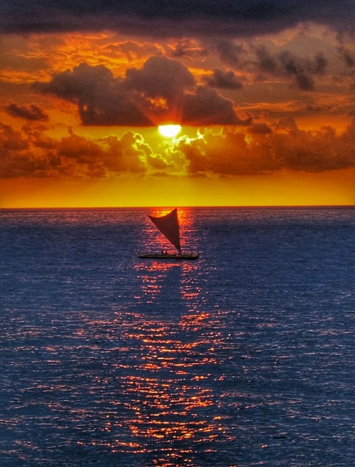 imagezen:  Lakatoi - Native Outrigger at sunset. 