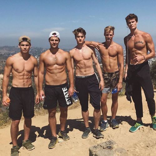 studposse:  team-bonding hike is a musclefest