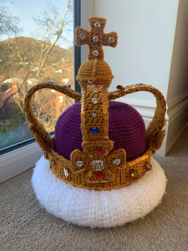 Laura Sutcliffe's Crochet Replica Of The Coronation Crown Is Jaw-dropping ... and Yes, There's a Pattern! 👉...