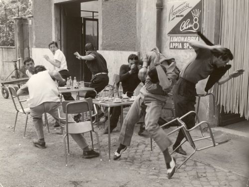 dinuguan:  keyframedaily:  Pier Paolo Pasolini’s Accattone (1961).  when there’s a bee 