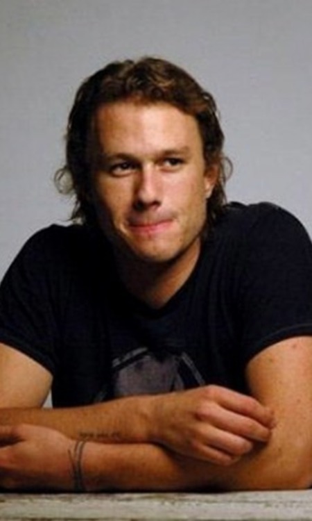 newnakedmalecelebs:  Heath Ledger naked  