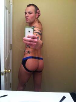 gaygeeksnsfw:  Thanks for the submission.
