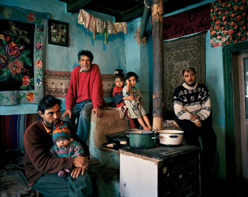 fotojournalismus: ‘The Roma Journeys’ (2000-2006) Photographs by Joakim Eskildsen