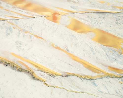 itscolossal: Striking Aerial Photographs of Namibia’s Arid Landscape Appear as Abstract Paintings