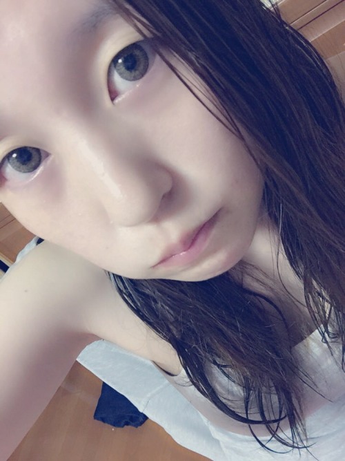 shoucj: 妹子签约卖身契