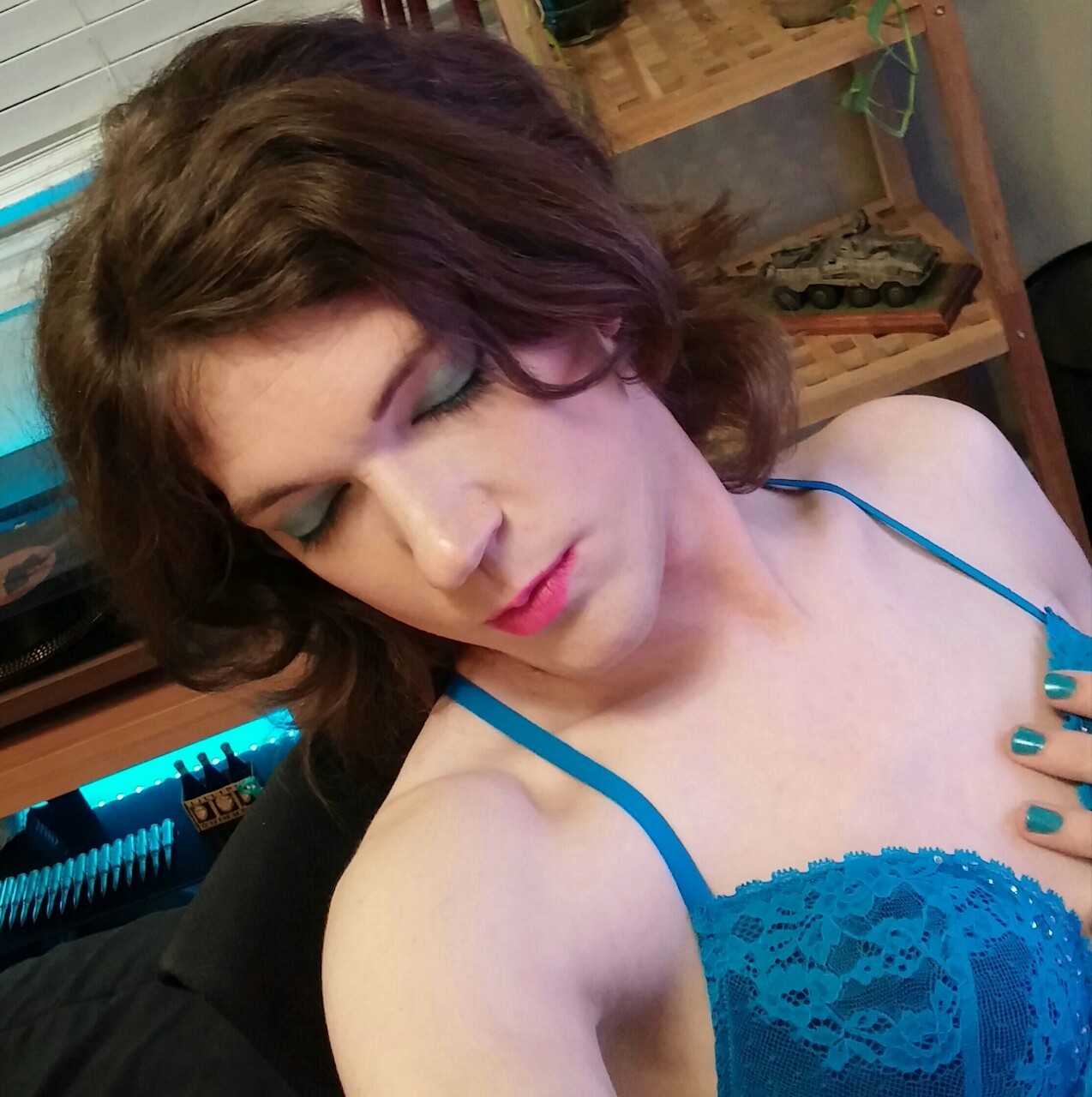 jeanettecd:  victoriababycd:  Did my makeup to match my bra haha.    And you come