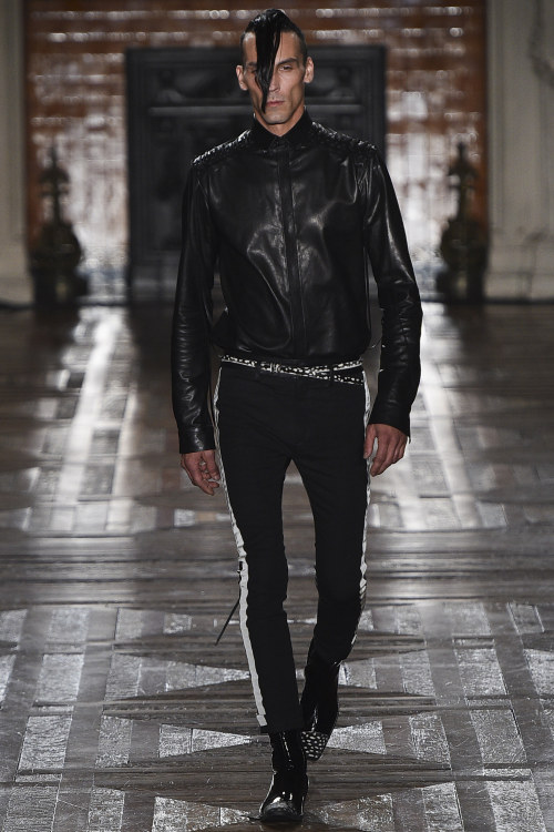 dogfriend247:  Haider Ackermann Fall 2016 MW http://www.vogue.com/fashion-shows/fall-2016-menswear/haider-ackermann 