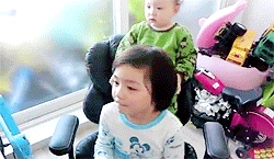 oh-mblaq-blog:    Leo and Enzo watching MBLAQ’s Run Performance ♥   