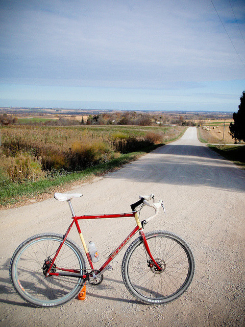 fuzzyimages:  nicebikelike:  Iowa’s Driftless countryside by unclefuzzy_ss on Flickr.  Hey, that’s m