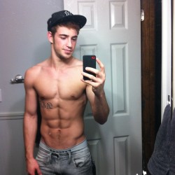 undie-fan-99:  This cute guy has floated around Tumblr before, but always worth the repost!