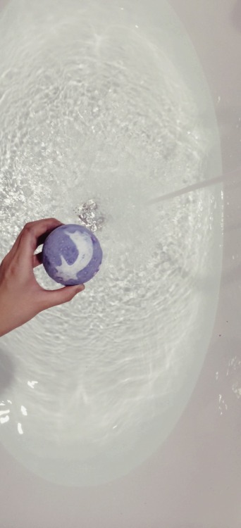 XXX dylanbrians:if that bath bomb gives you a photo