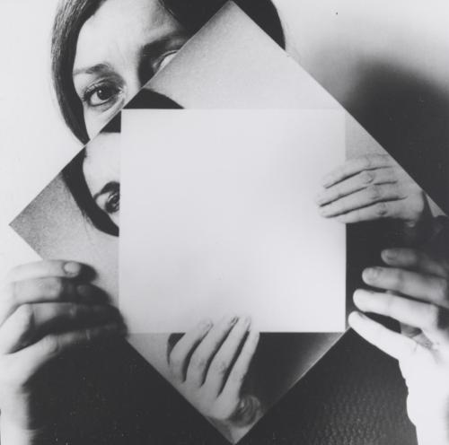 Dóra Maurer, Seven Twists, 1979