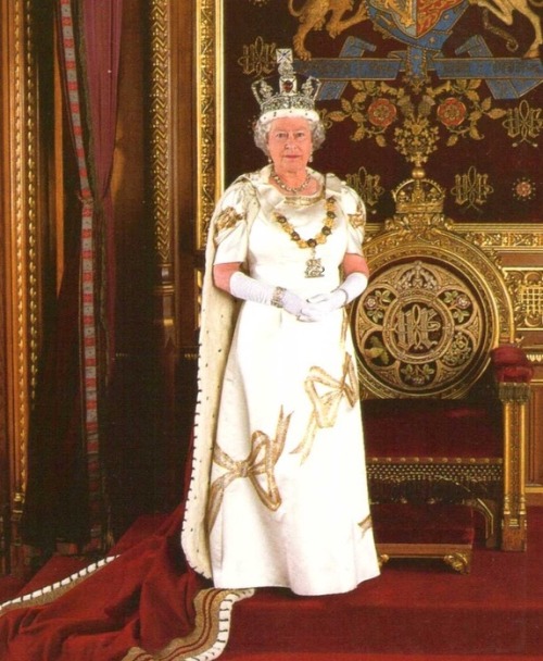 crownedlegend:Elizabeth Regina