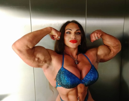skeezix44: Huge Fucking Muscle 🔥🔥🔥   She is a freaking goddess!!!