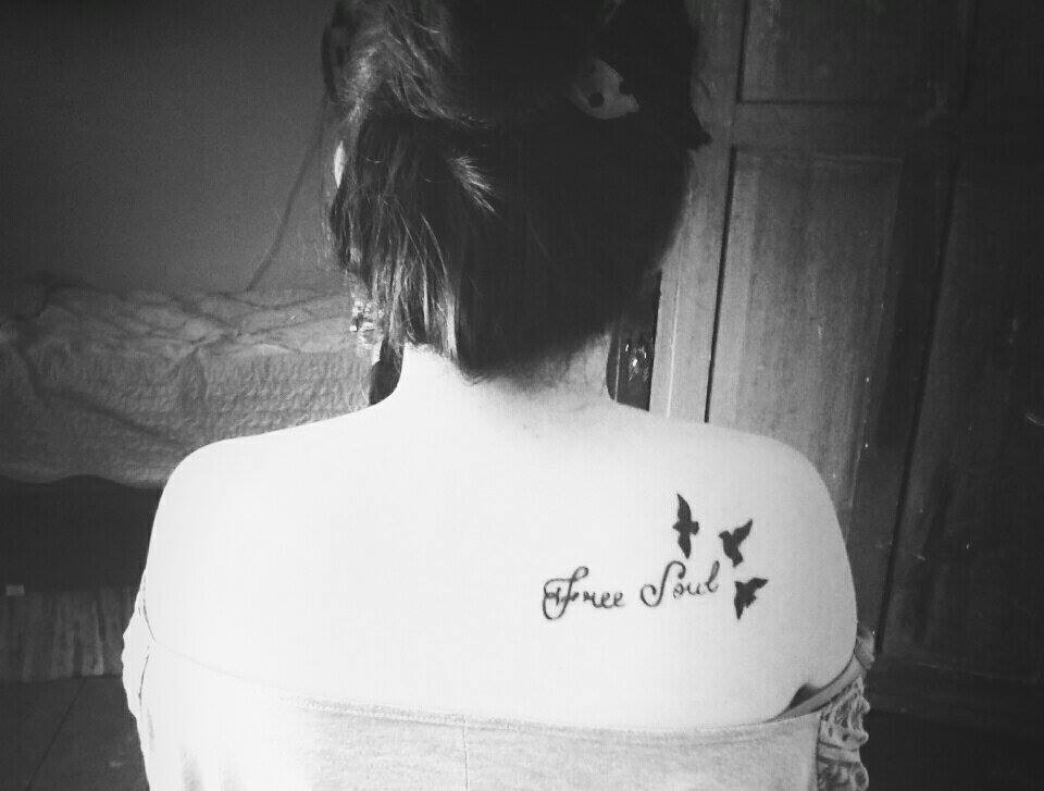 Featured image of post View 22 Tatuajes En La Espalda Frases Tumblr