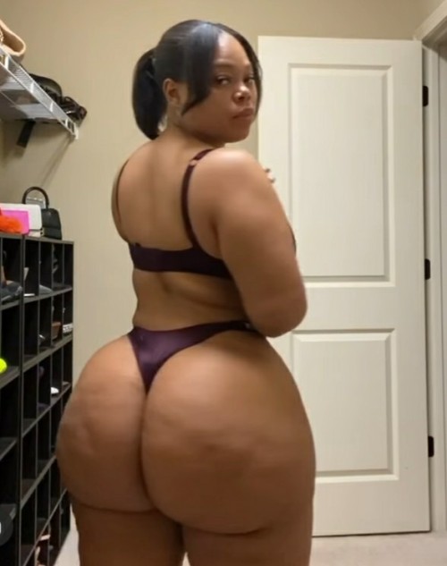 princejazziedad:DeliciouslySexy. Curvy. BootiDelicious MamiMs JudyLaw 💙❤️💜