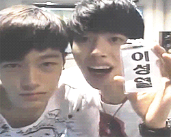 ffuckgyu:  “I’m not gonna do it (trouble maker stage) unless we kiss!”— Lee Sung Yeol 