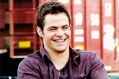 vulcunism:  Chris Pine + Smiling