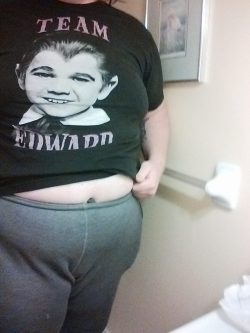 gordo4gordo4superchub:  chubly-bunny:  Was wearing old sweats around the house today, decided they needed to just come off…   Mmmmmmmm yummy