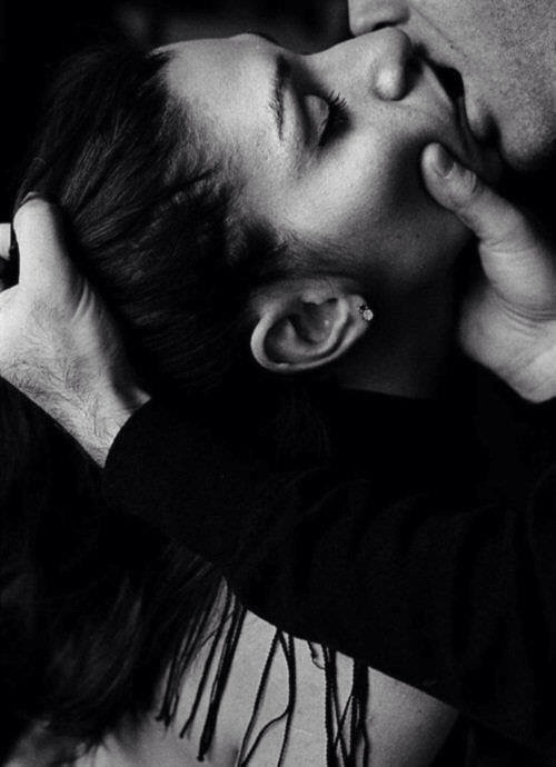 katrinsweety:  Kiss you…  🎸