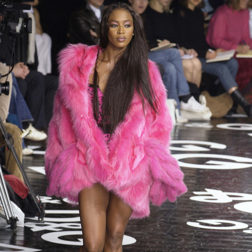 bomshells:Naomi Campbell walking for D&G F/W 2003 during Milan Fashion Week