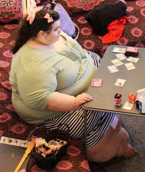 yetanotherfeeder:  ussbbwlover:urnvr2big:hillenjoe:The unique, the gigantic, the beautyful Amber RashdiAnd she’s a nerdspecial USSBBWShe looks very cute!