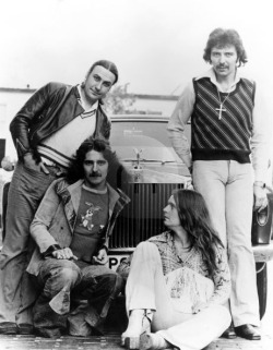 rocknrollcanneverdie:  I wonder what Geezer Said to Ozzy , why he looks at him that way.. Classic Black Sabbath.