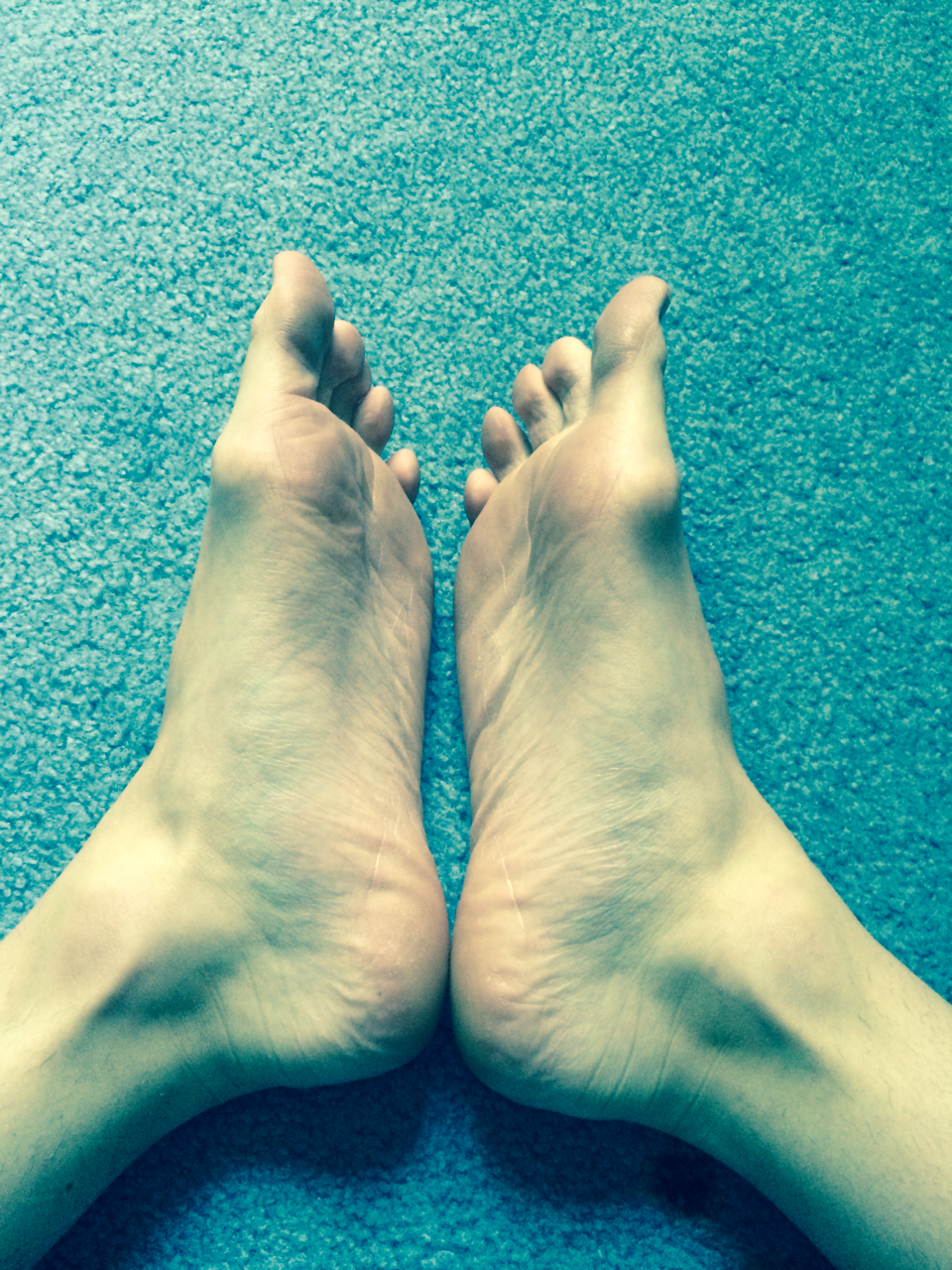 charliespornblog:  Gay teen foot fetish size “12” feet. 19yrs old. Reblog if