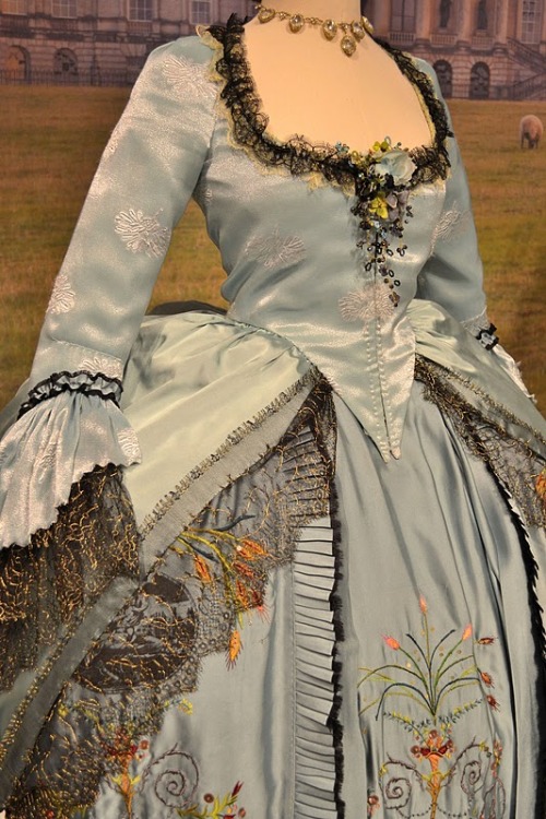 duchessofpowderedwigs: Details of dresses from film ‘The Duchess’. [source 1, 2]